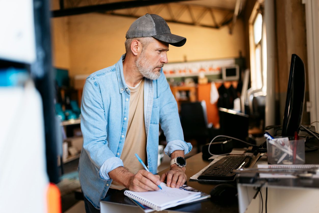 Manager buying a container on a laptop